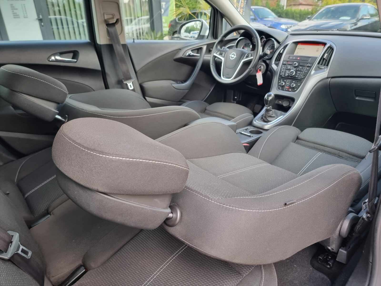 OPEL ASTRA J, 1.6 DIESEL, 136 CP, AN 2015, EURO 6      RATE-LIVRARE-GARANTIE