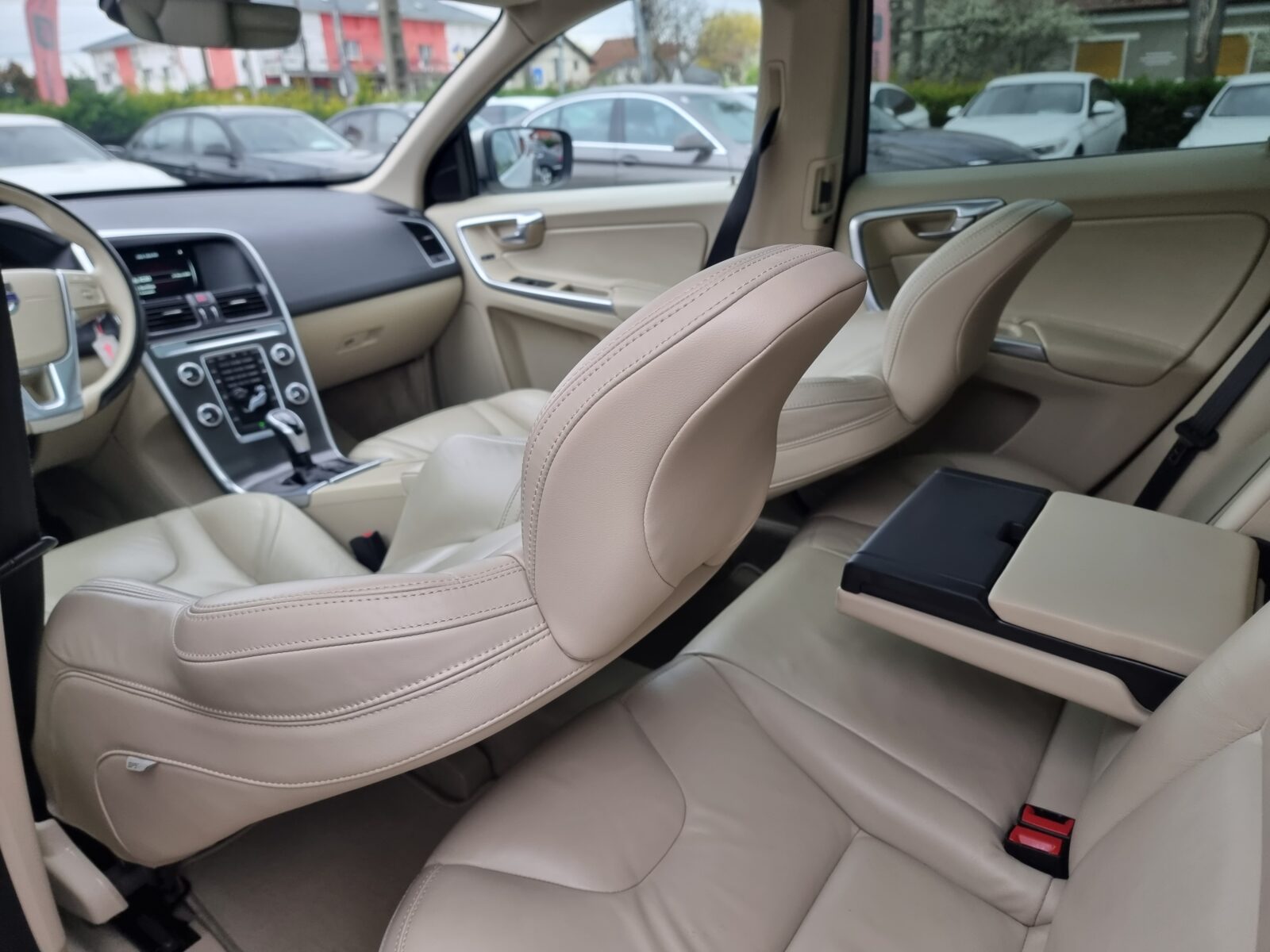 VOLVO XC-60, 2.0 DIESEL, 181 CP, AN 2014, EURO 6        RATE-LIVRARE-GARANTIE