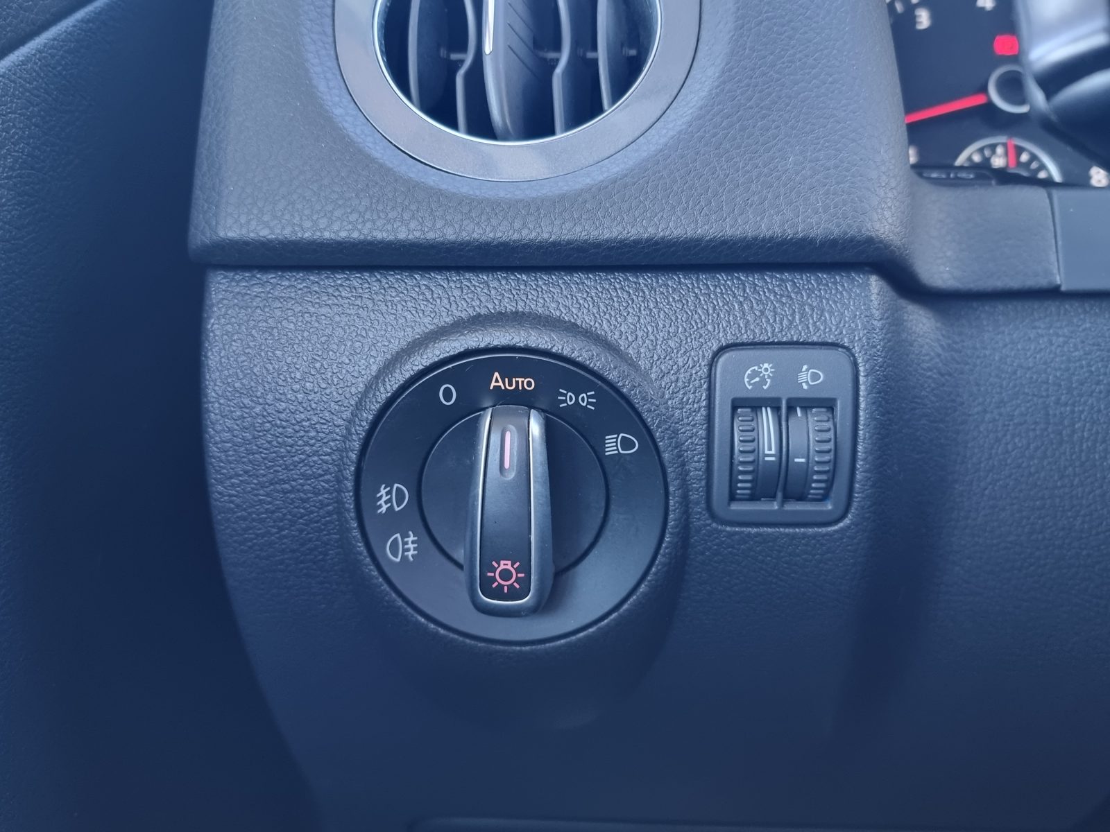 VOLKSWAGEN TIGUAN, 1.4 BENZINA, 160 CP, AN 2013, EURO 5     REVIZIE EFECTUATA ( DISTRIBUTIE + ULEI + FILTRE )     RATE-LIVRARE-GARANTIE