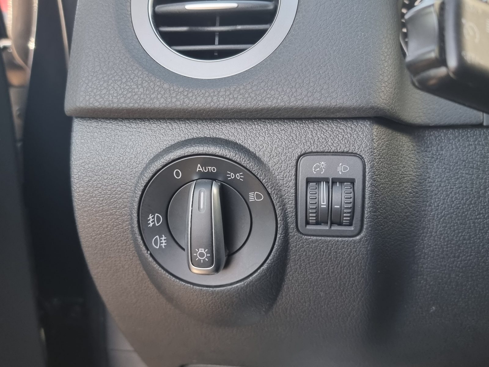 VOLKSWAGEN TIGUAN, 1.4 BENZINA, 122 CP, AN 2015, EURO 5       RATE-LIVRARE-GARANTIE