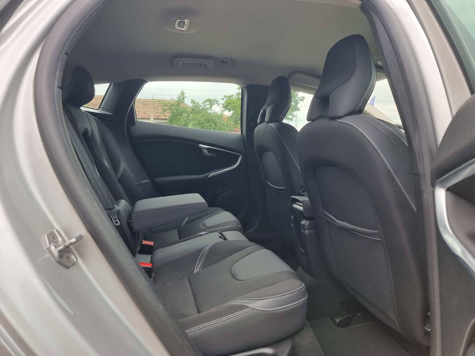 VOLVO V40, 2.0 DIESEL, 120 CP, AN 2016, EURO 6       RATE-LIVRARE-GARANTIE