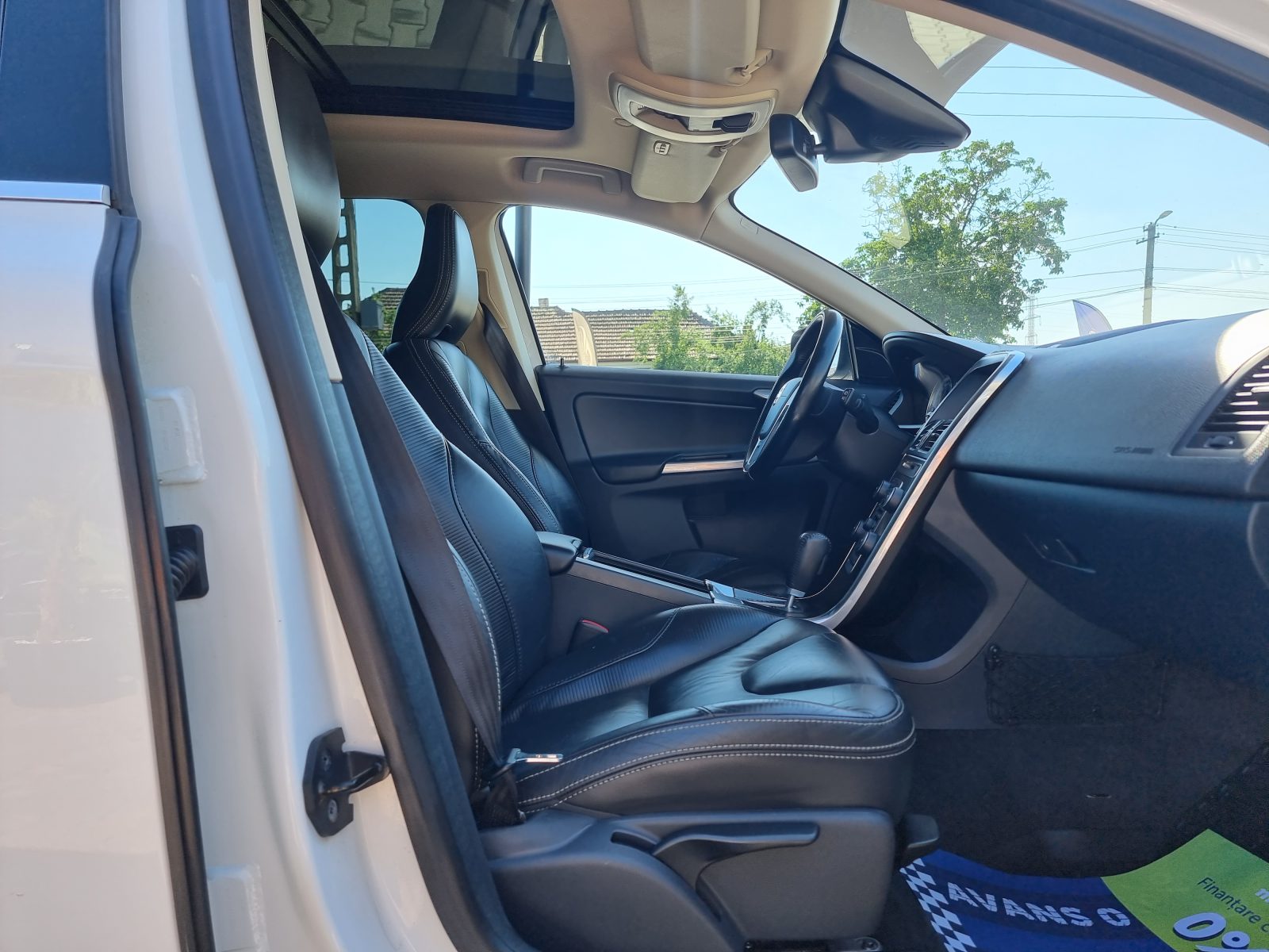 VOLVO XC60 4X4 R-DESIGN, 2.4 DIESEL, 215 CP, AN 2012, EURO 5       RATE-LIVRARE-GARANTIE