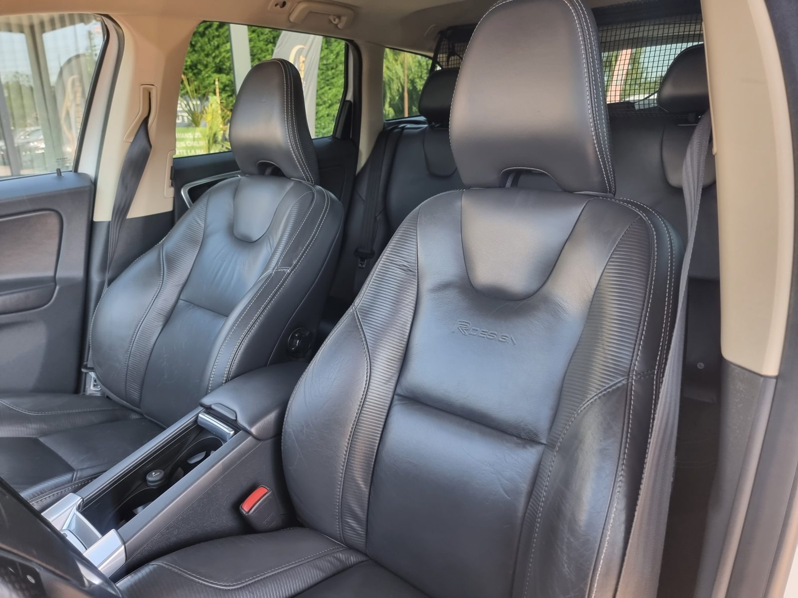 VOLVO XC60 4X4 R-DESIGN, 2.4 DIESEL, 215 CP, AN 2012, EURO 5       RATE-LIVRARE-GARANTIE