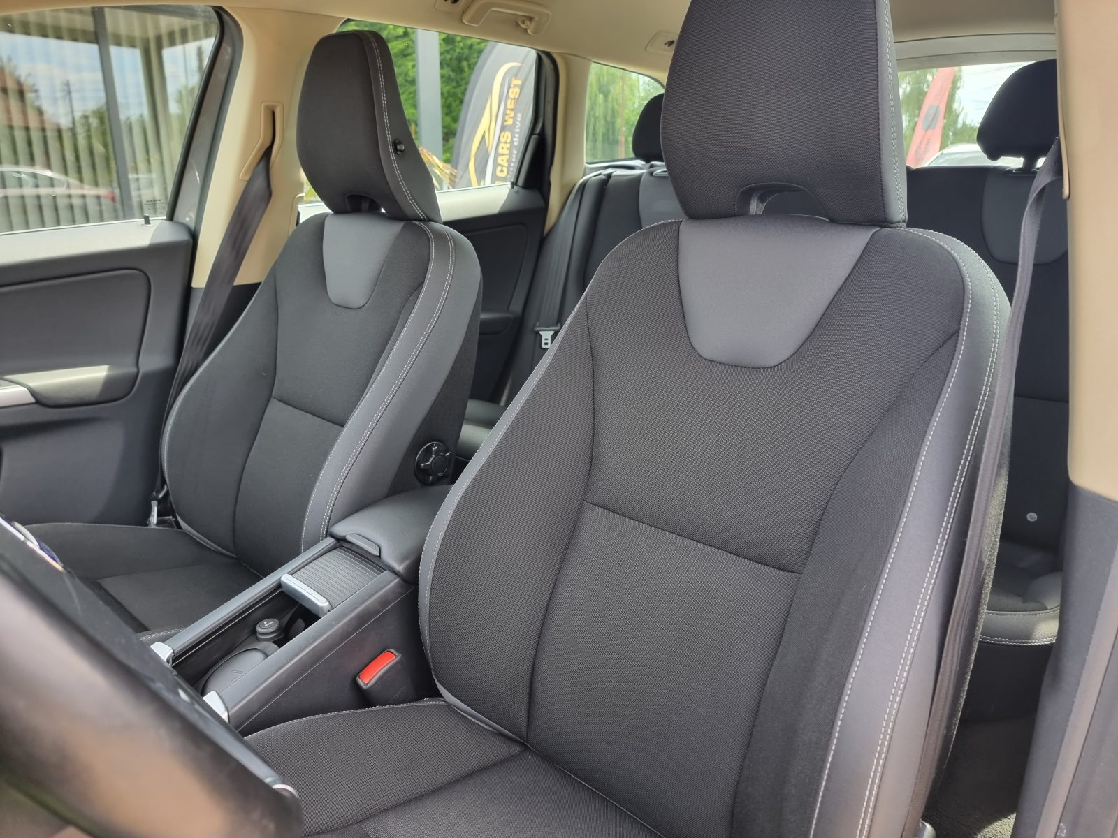 VOLVO XC60 4X4, 2.4 DIESEL, 163 CP, AN 2011, EURO 5      RATE-LIVRARE-GARANTIE
