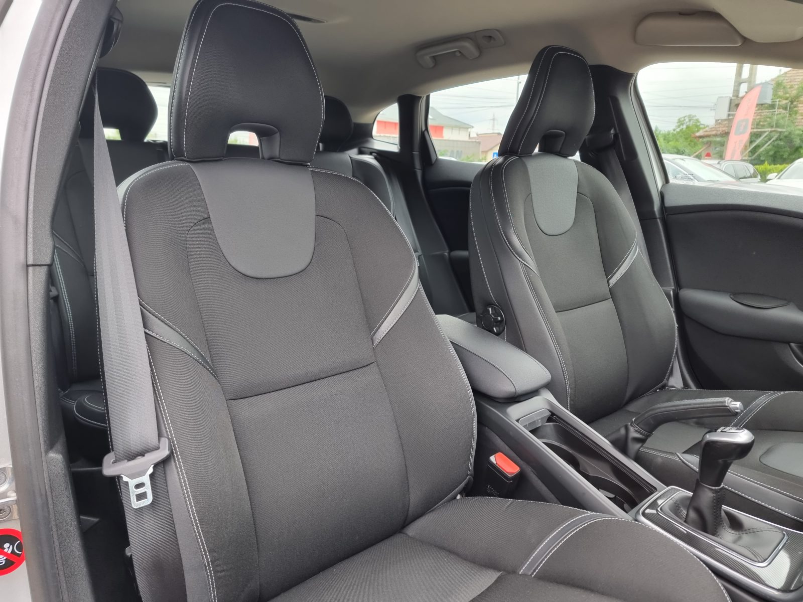 VOLVO V40, 2.0 DIESEL, 120 CP, AN 2016, EURO 6       RATE-LIVRARE-GARANTIE