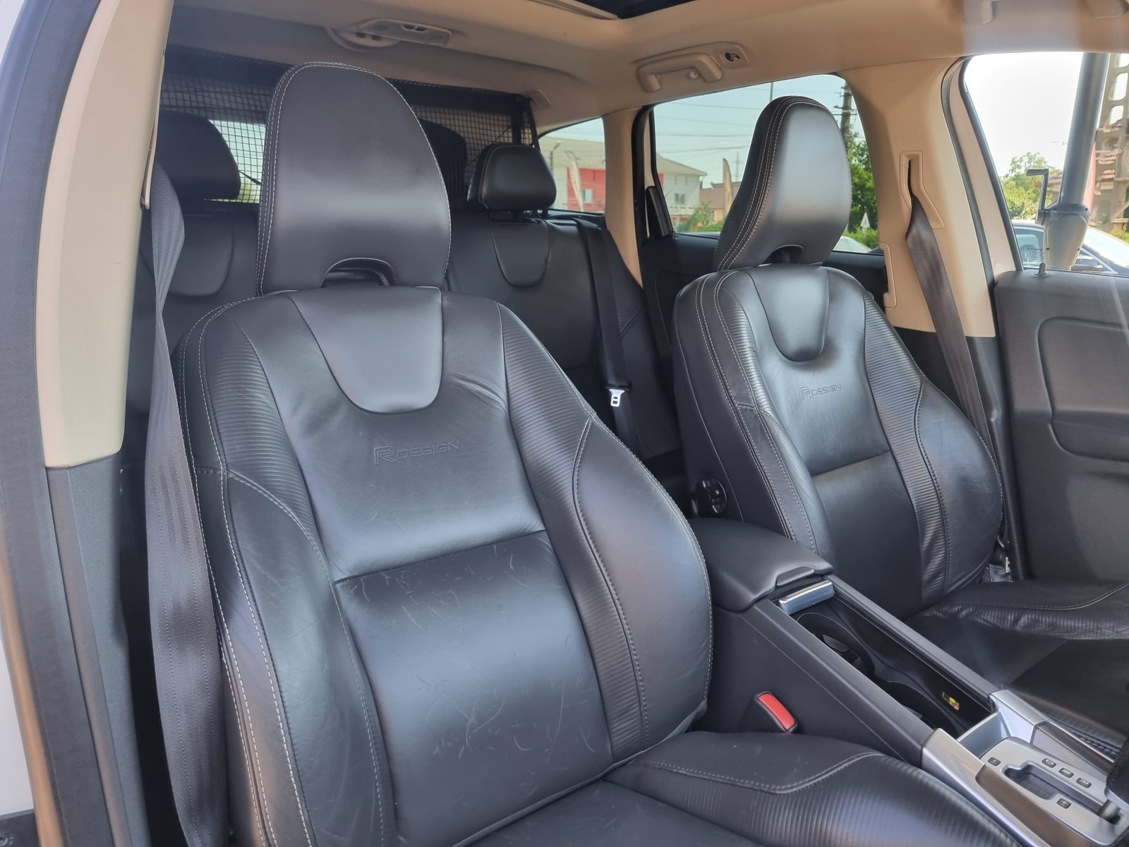 VOLVO XC60 4X4 R-DESIGN, 2.4 DIESEL, 215 CP, AN 2012, EURO 5       RATE-LIVRARE-GARANTIE
