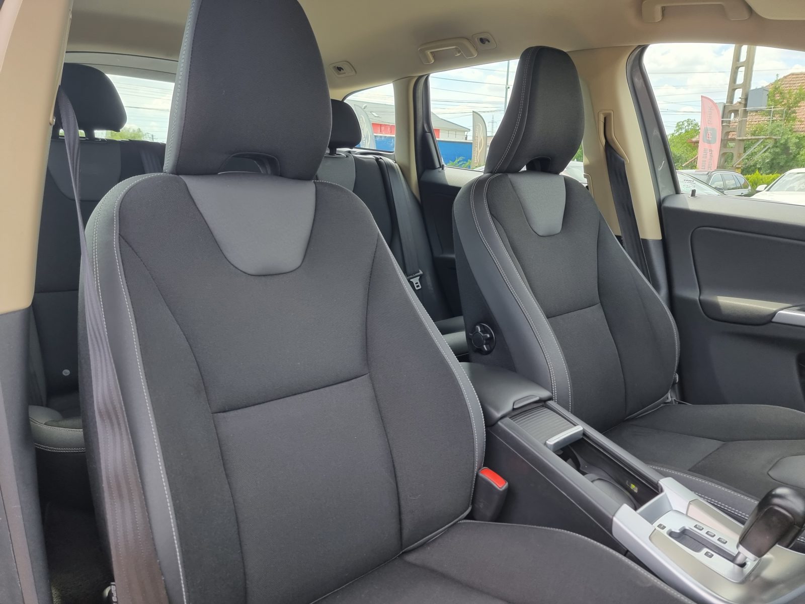 VOLVO XC60 4X4, 2.4 DIESEL, 163 CP, AN 2011, EURO 5      RATE-LIVRARE-GARANTIE