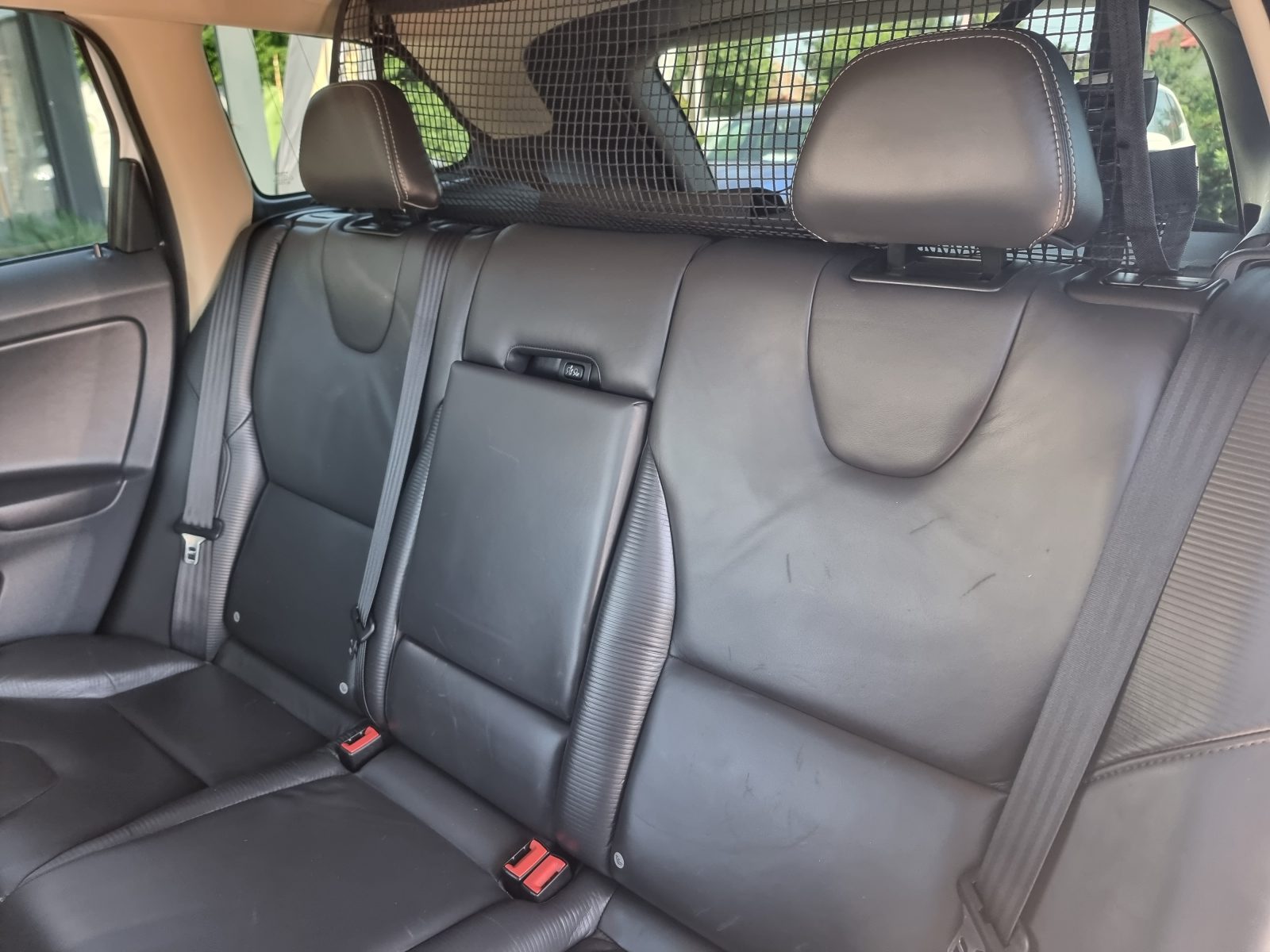 VOLVO XC60 4X4 R-DESIGN, 2.4 DIESEL, 215 CP, AN 2012, EURO 5       RATE-LIVRARE-GARANTIE