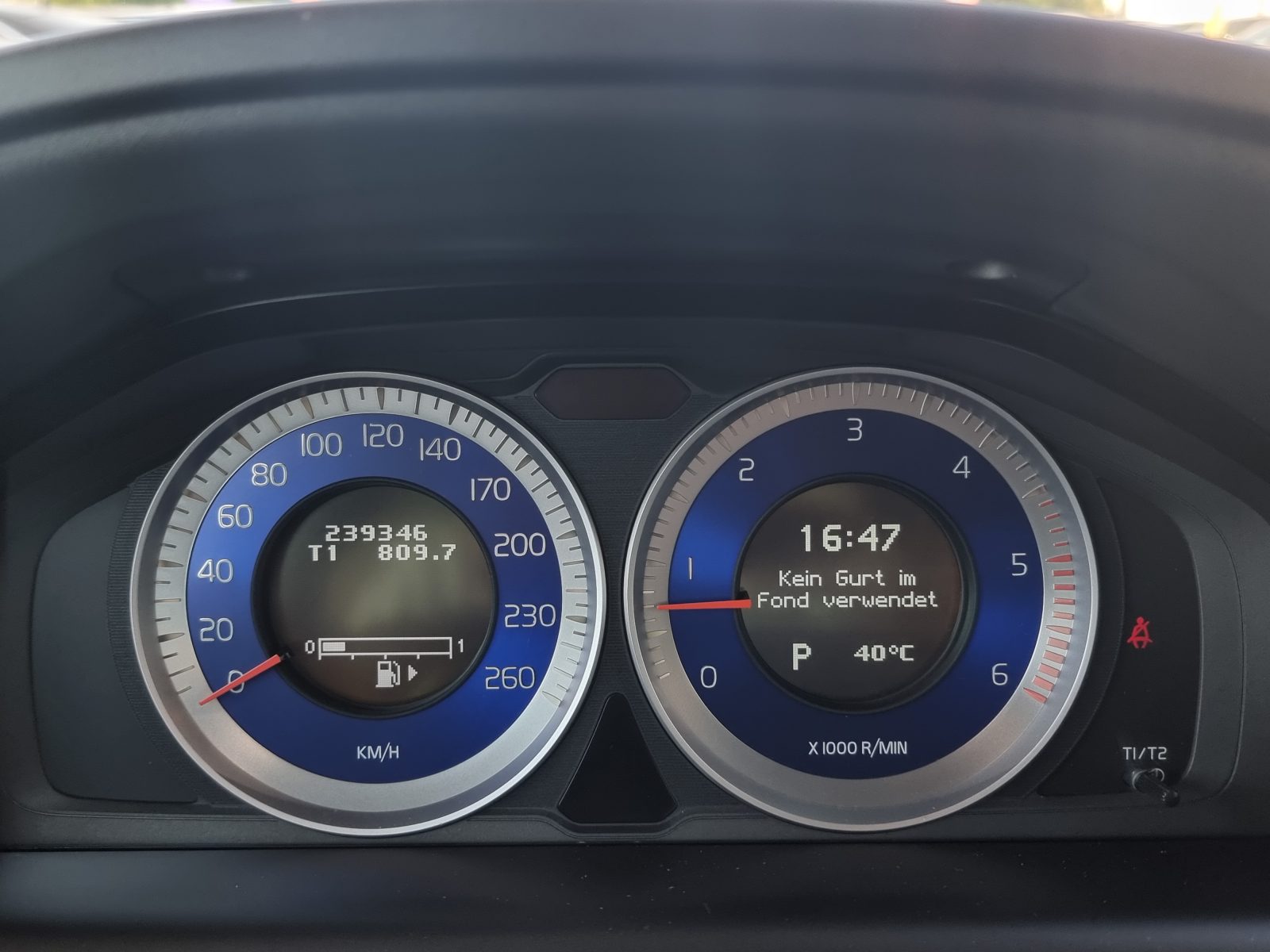 VOLVO XC60 4X4 R-DESIGN, 2.4 DIESEL, 215 CP, AN 2012, EURO 5       RATE-LIVRARE-GARANTIE