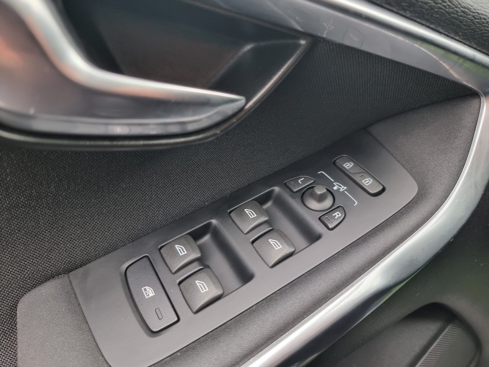 VOLVO V40, 2.0 DIESEL, 120 CP, AN 2016, EURO 6       RATE-LIVRARE-GARANTIE