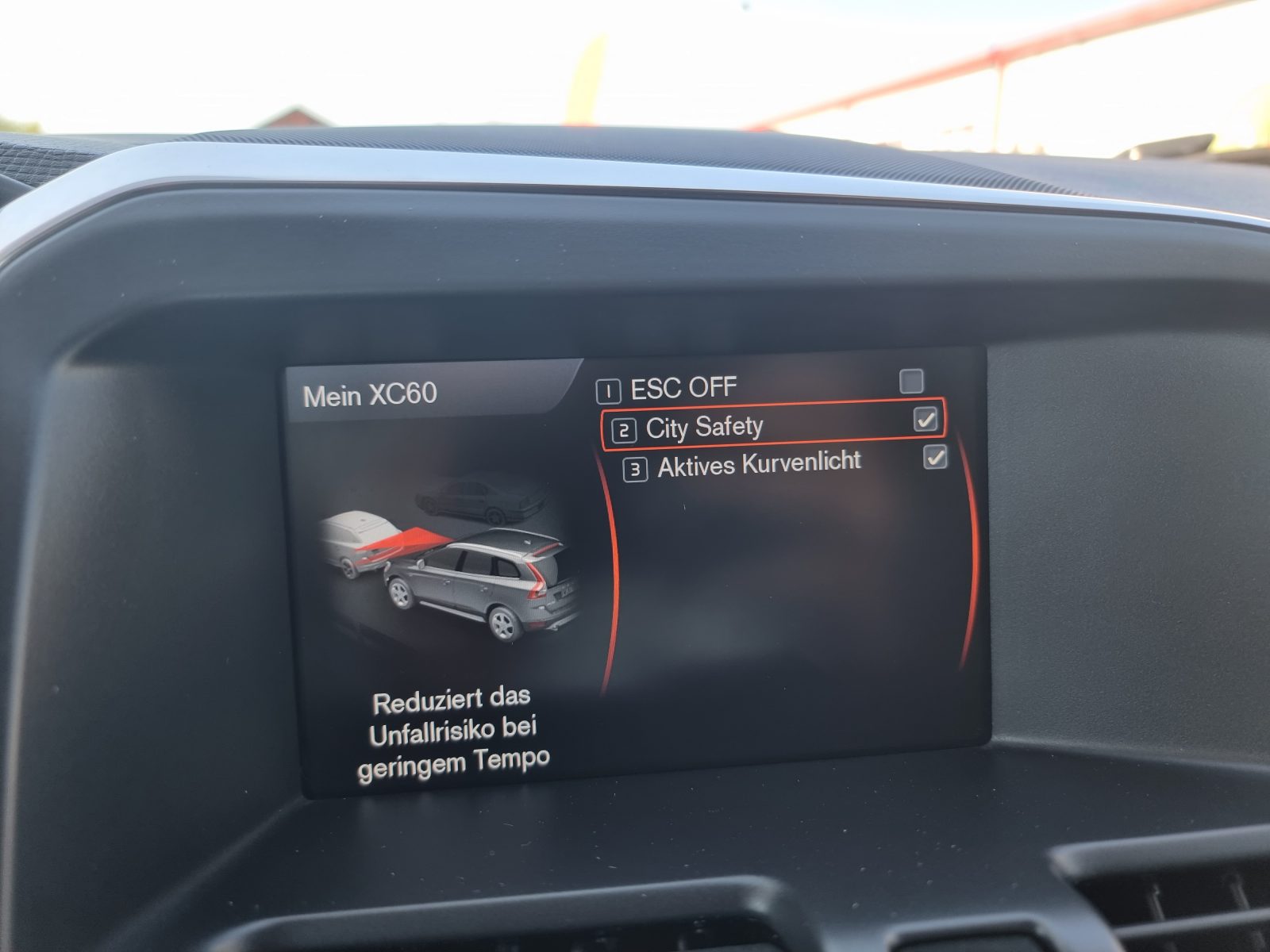 VOLVO XC60 4X4 R-DESIGN, 2.4 DIESEL, 215 CP, AN 2012, EURO 5       RATE-LIVRARE-GARANTIE