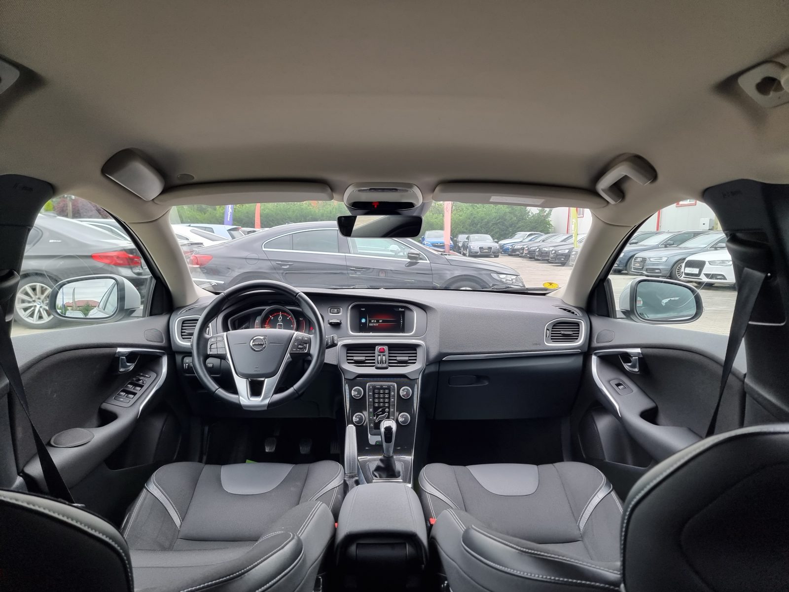 VOLVO V40, 2.0 DIESEL, 120 CP, AN 2016, EURO 6       RATE-LIVRARE-GARANTIE