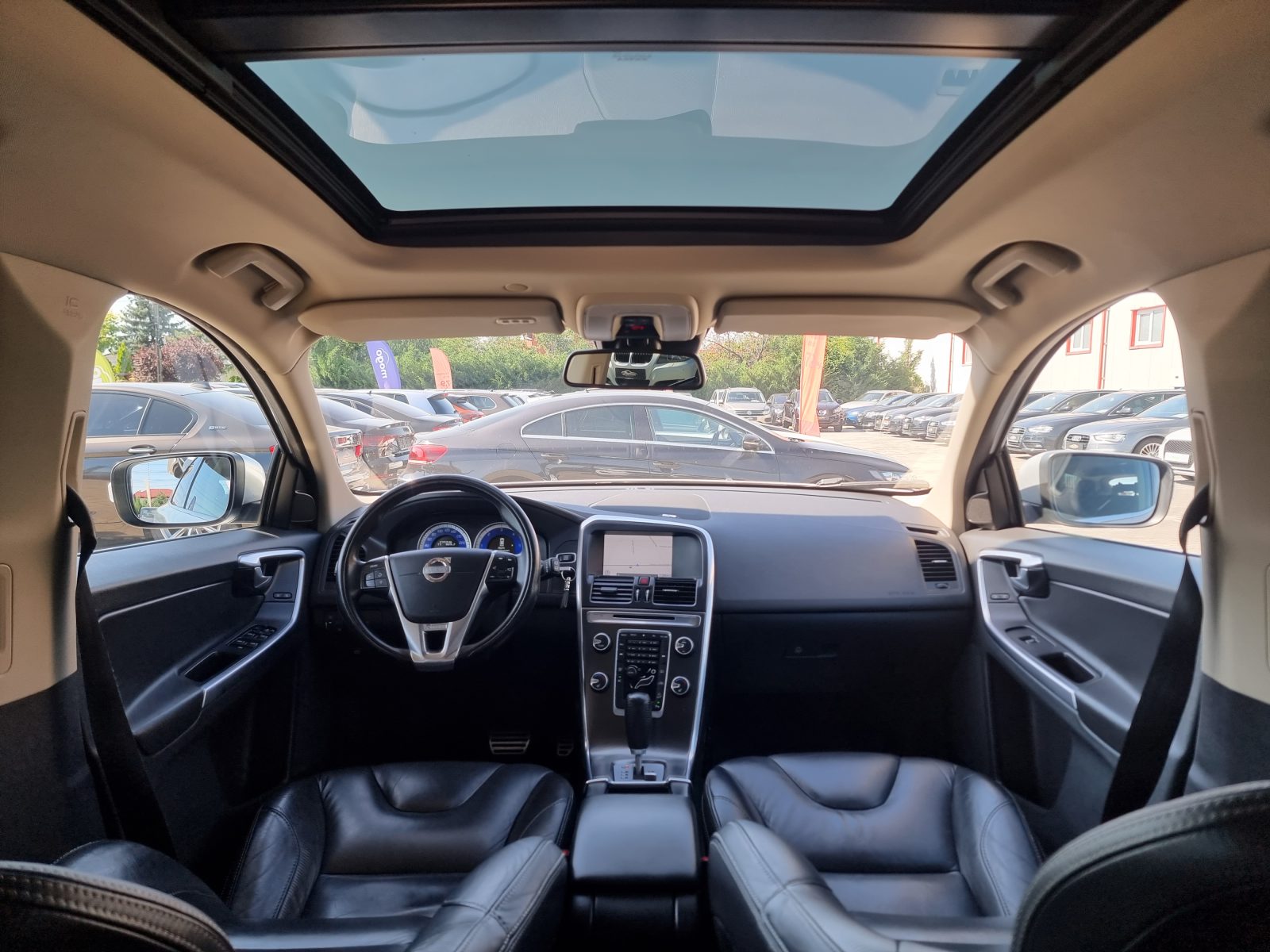 VOLVO XC60 4X4 R-DESIGN, 2.4 DIESEL, 215 CP, AN 2012, EURO 5       RATE-LIVRARE-GARANTIE