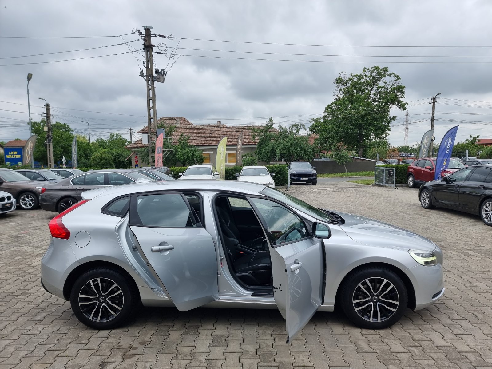 VOLVO V40, 2.0 DIESEL, 120 CP, AN 2016, EURO 6       RATE-LIVRARE-GARANTIE