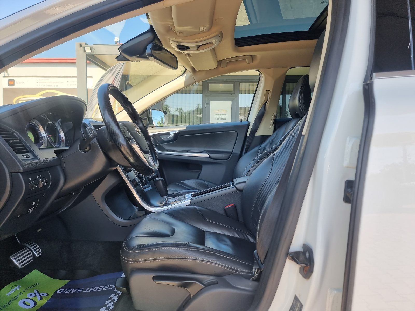 VOLVO XC60 4X4 R-DESIGN, 2.4 DIESEL, 215 CP, AN 2012, EURO 5       RATE-LIVRARE-GARANTIE