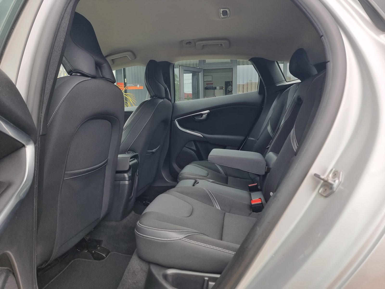 VOLVO V40, 2.0 DIESEL, 120 CP, AN 2016, EURO 6       RATE-LIVRARE-GARANTIE