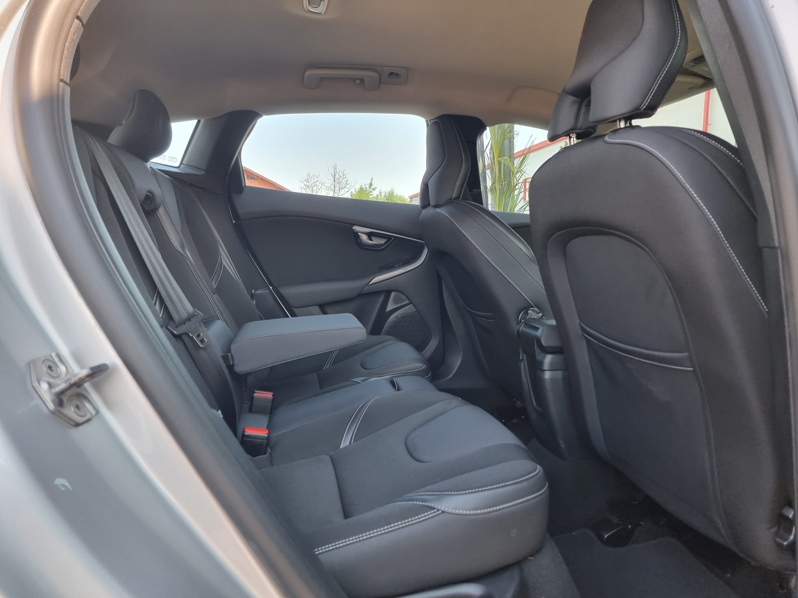VOLVO V40, 2.0 DIESEL, 120 CP, AN 2017, EURO 6         RATE-LIVRARE-GARANTIE