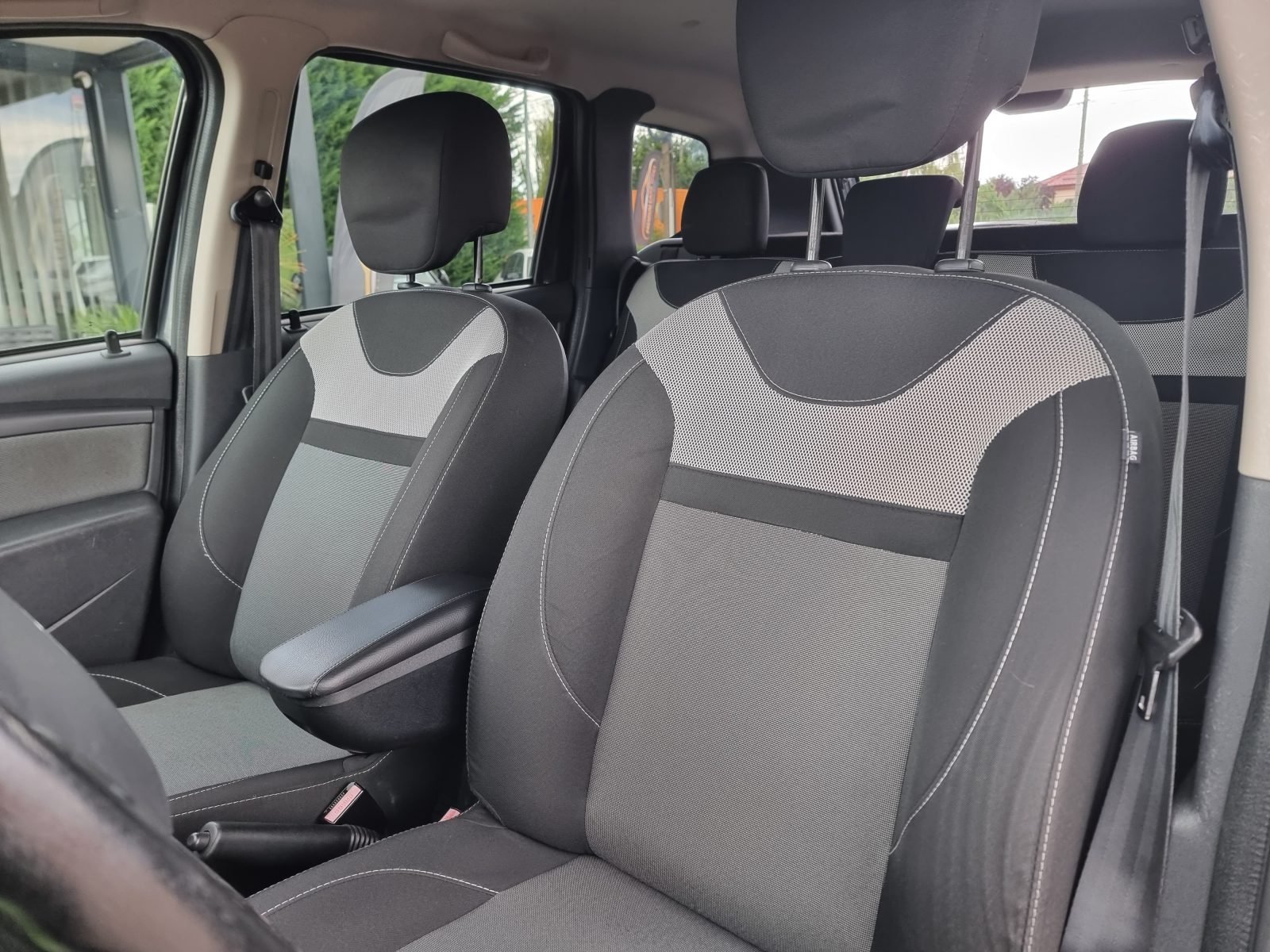 DACIA DUSTER, 1.2 BENZINA, 125 CP, AN 2016, EURO 6           RATE-LIVRARE-GARANTIE