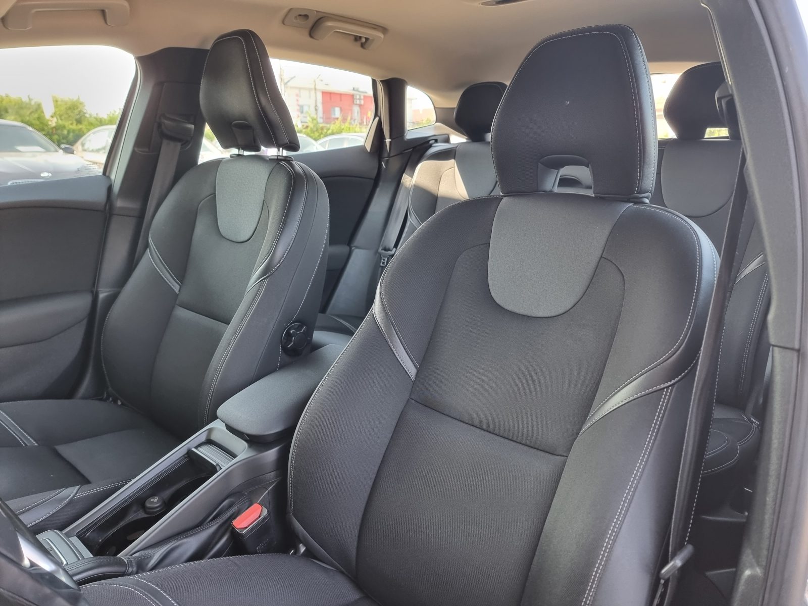 VOLVO V40, 2.0 DIESEL, 120 CP, AN 2017, EURO 6         RATE-LIVRARE-GARANTIE