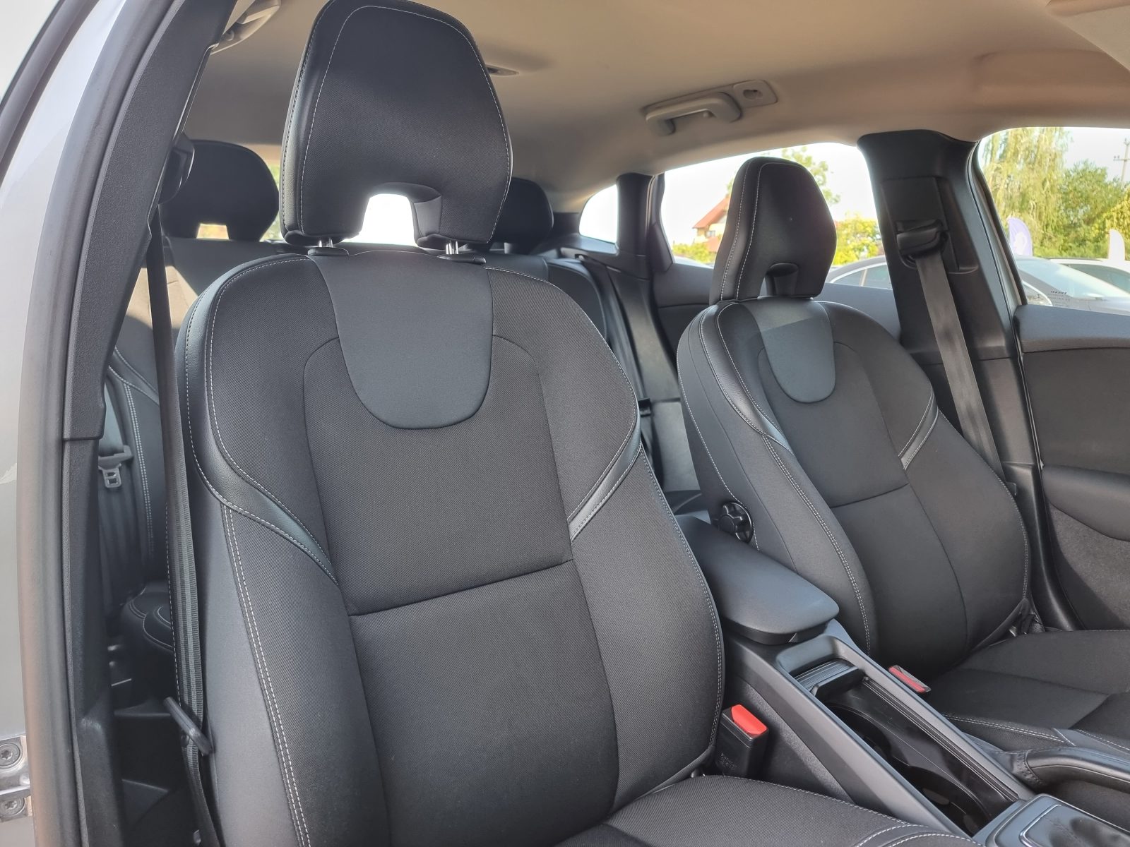 VOLVO V40, 2.0 DIESEL, 120 CP, AN 2017, EURO 6         RATE-LIVRARE-GARANTIE