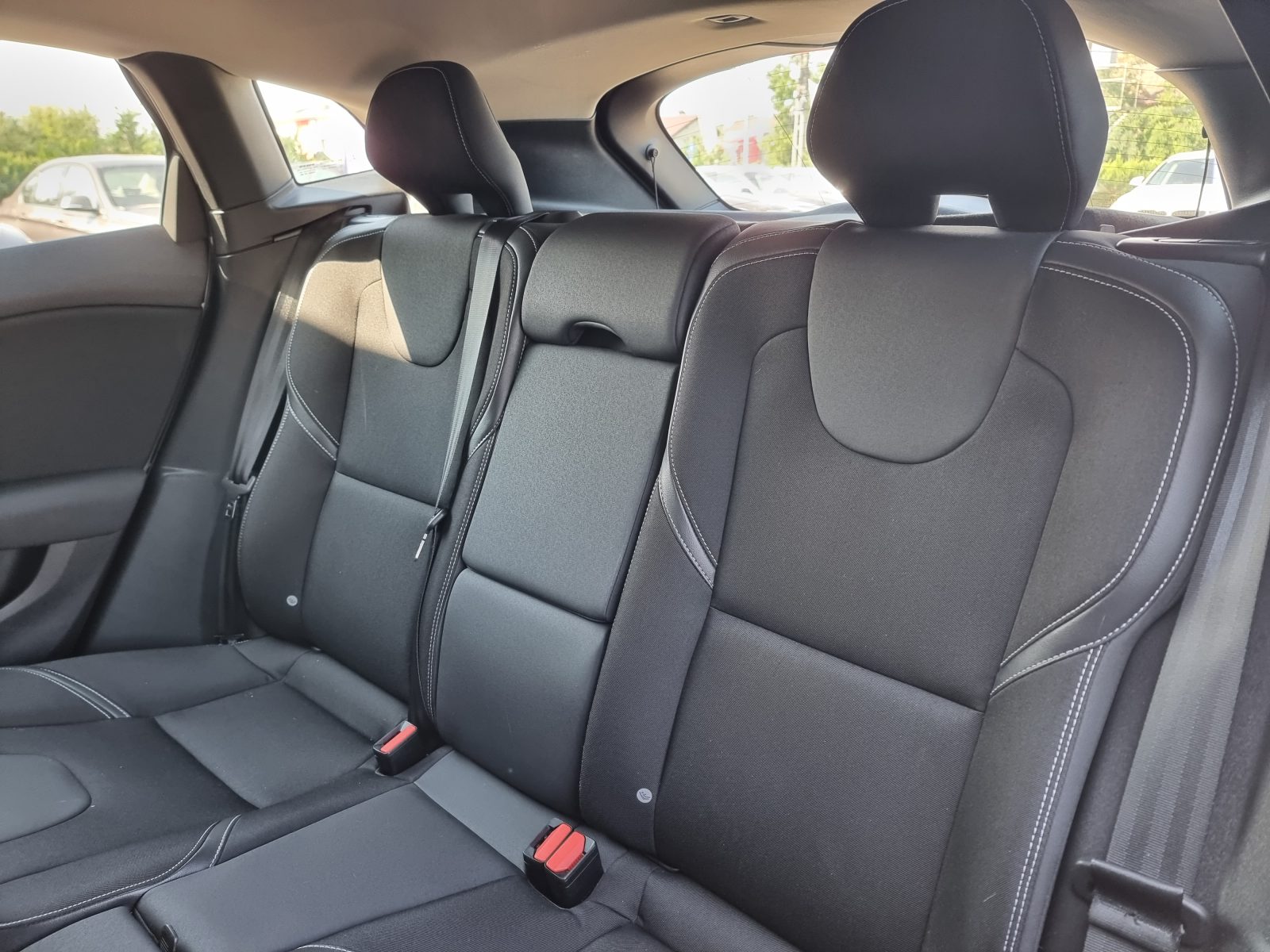 VOLVO V40, 2.0 DIESEL, 120 CP, AN 2017, EURO 6         RATE-LIVRARE-GARANTIE
