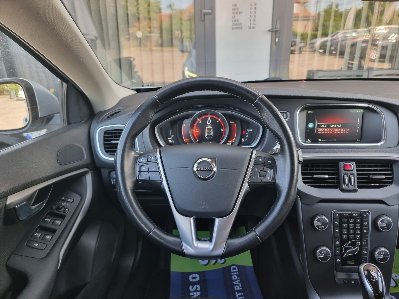 VOLVO V40, 2.0 DIESEL, 120 CP, AN 2017, EURO 6         RATE-LIVRARE-GARANTIE