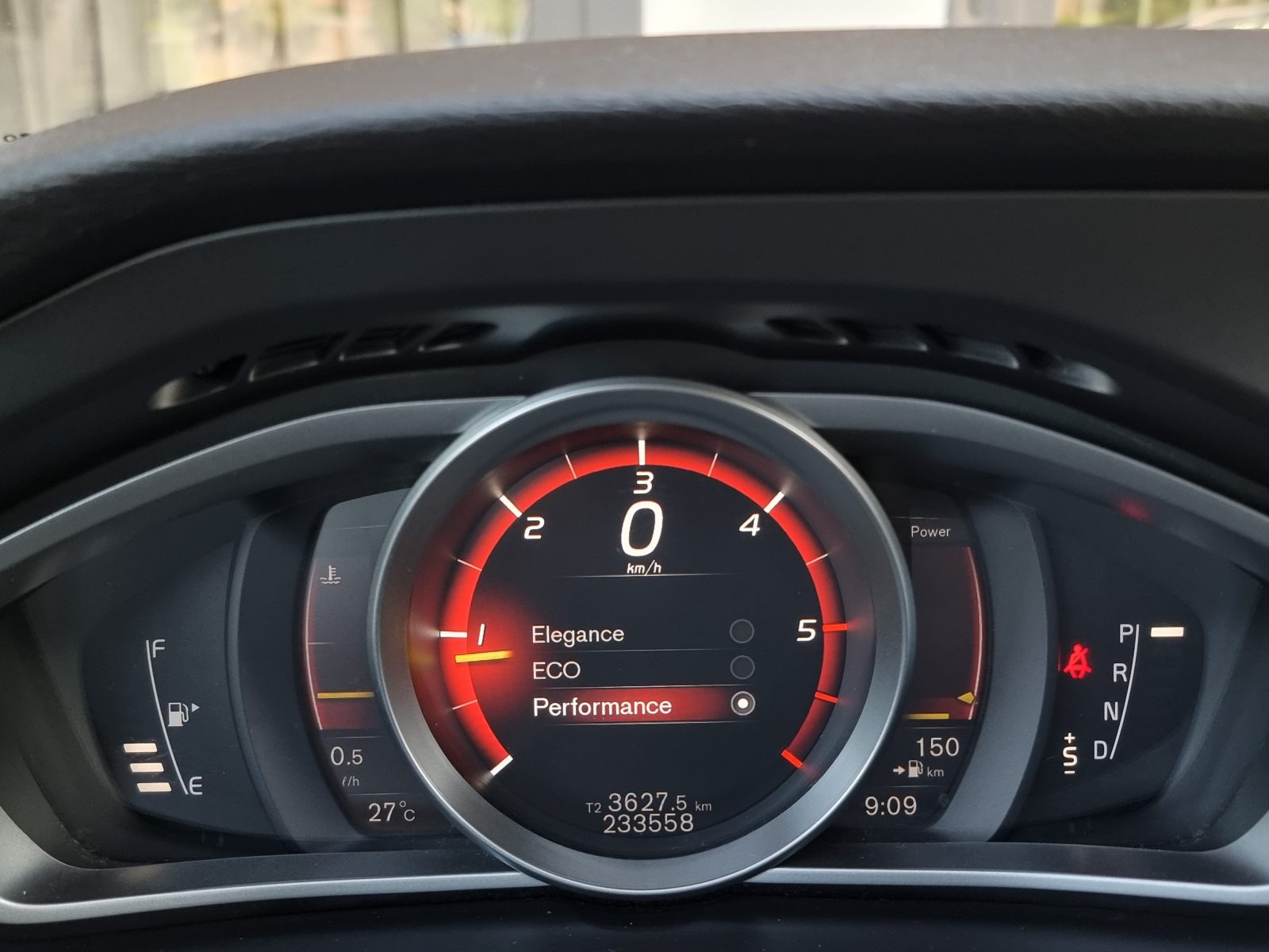 VOLVO V40, 2.0 DIESEL, 120 CP, AN 2017, EURO 6         RATE-LIVRARE-GARANTIE