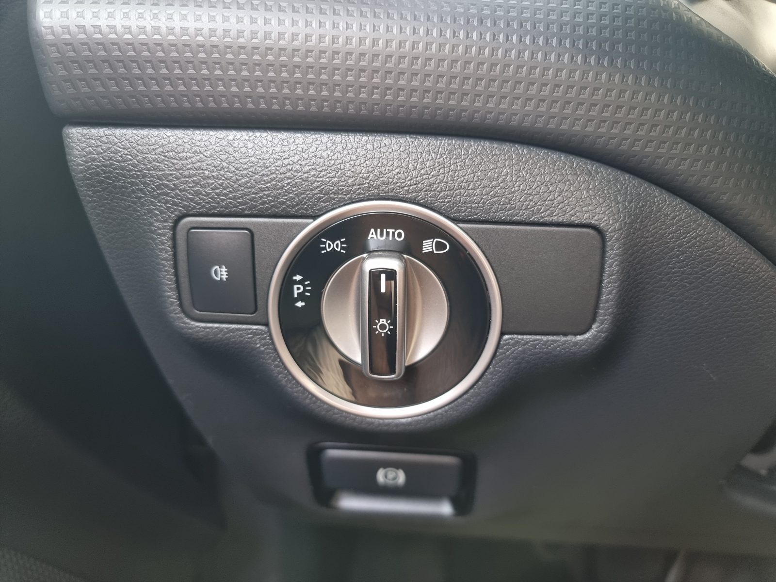 MERCEDES-BENZ A180, 1.6 BENZINA, 122 CP, AN 2015, EURO 6         RATE-LIVRARE-GARANTIE