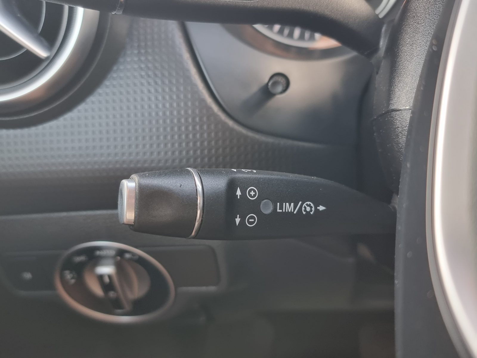 MERCEDES-BENZ A180, 1.6 BENZINA, 122 CP, AN 2015, EURO 6         RATE-LIVRARE-GARANTIE