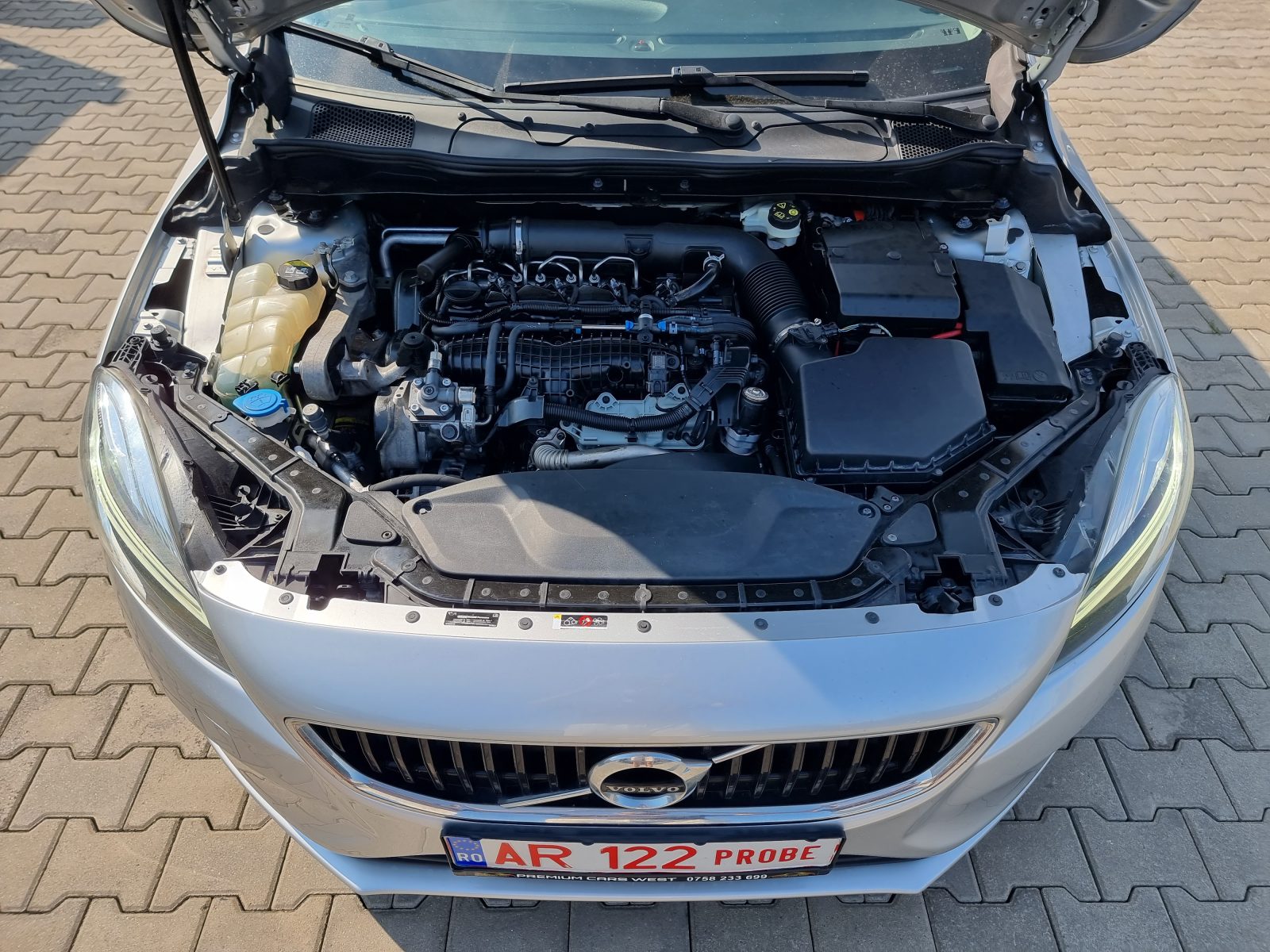 VOLVO V40, 2.0 DIESEL, 120 CP, AN 2017, EURO 6         RATE-LIVRARE-GARANTIE