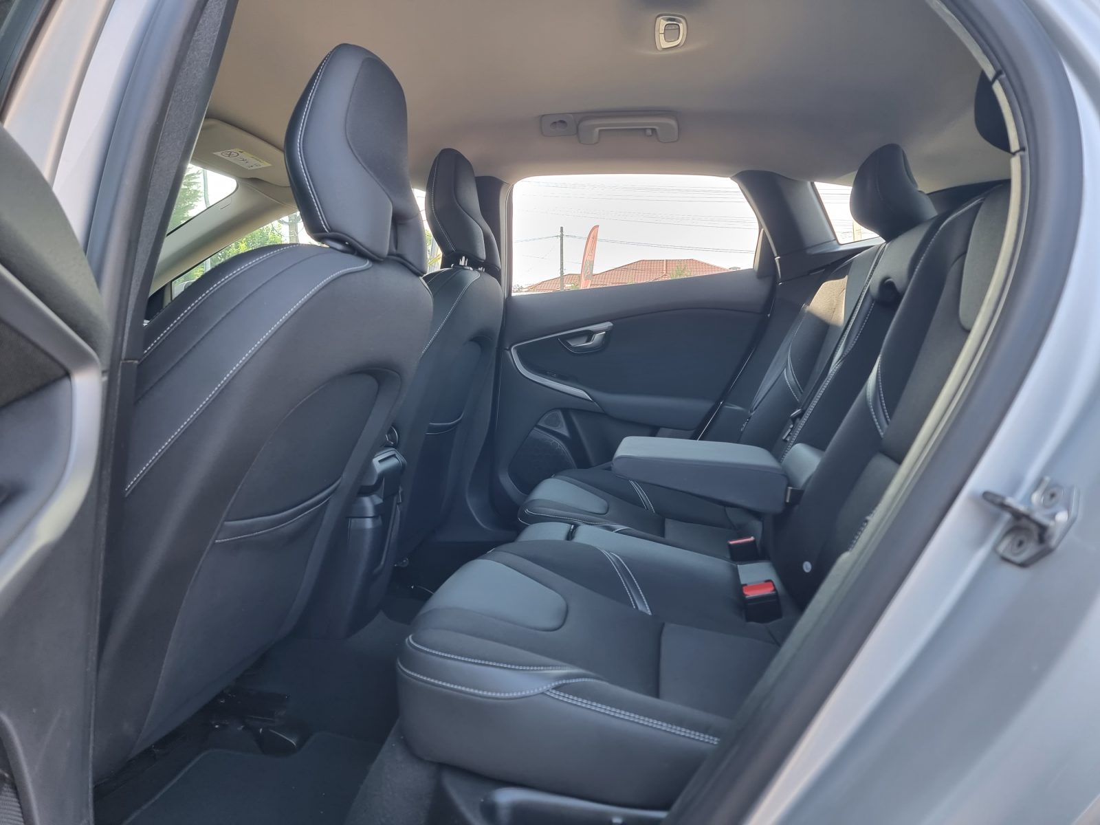 VOLVO V40, 2.0 DIESEL, 120 CP, AN 2017, EURO 6         RATE-LIVRARE-GARANTIE