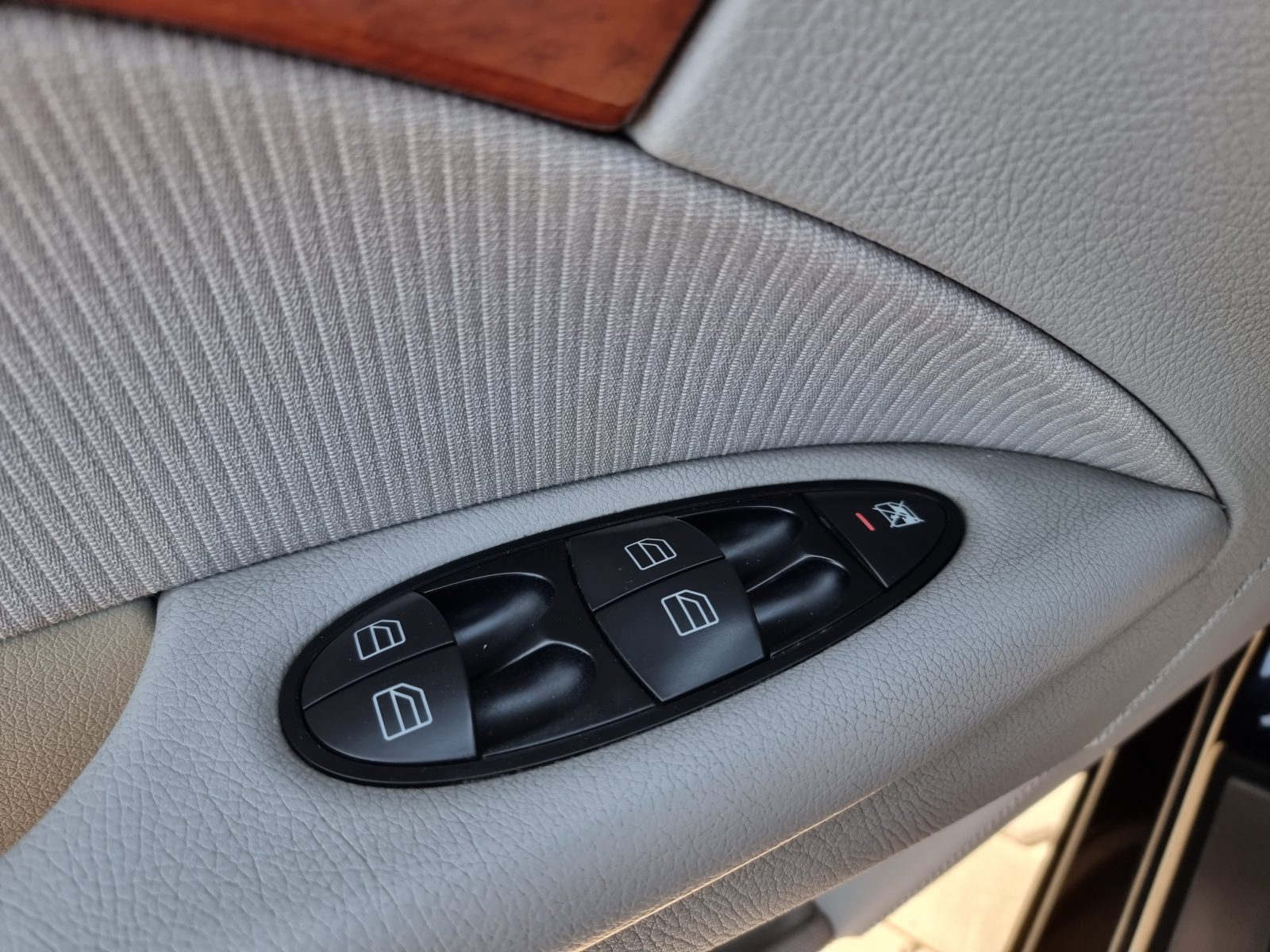 MERCEDES-BENZ E200 KOMPRESSOR, 1.8 BENZINA, 184 CP, AN 2007            RATE-LIVRARE-GARANTIE