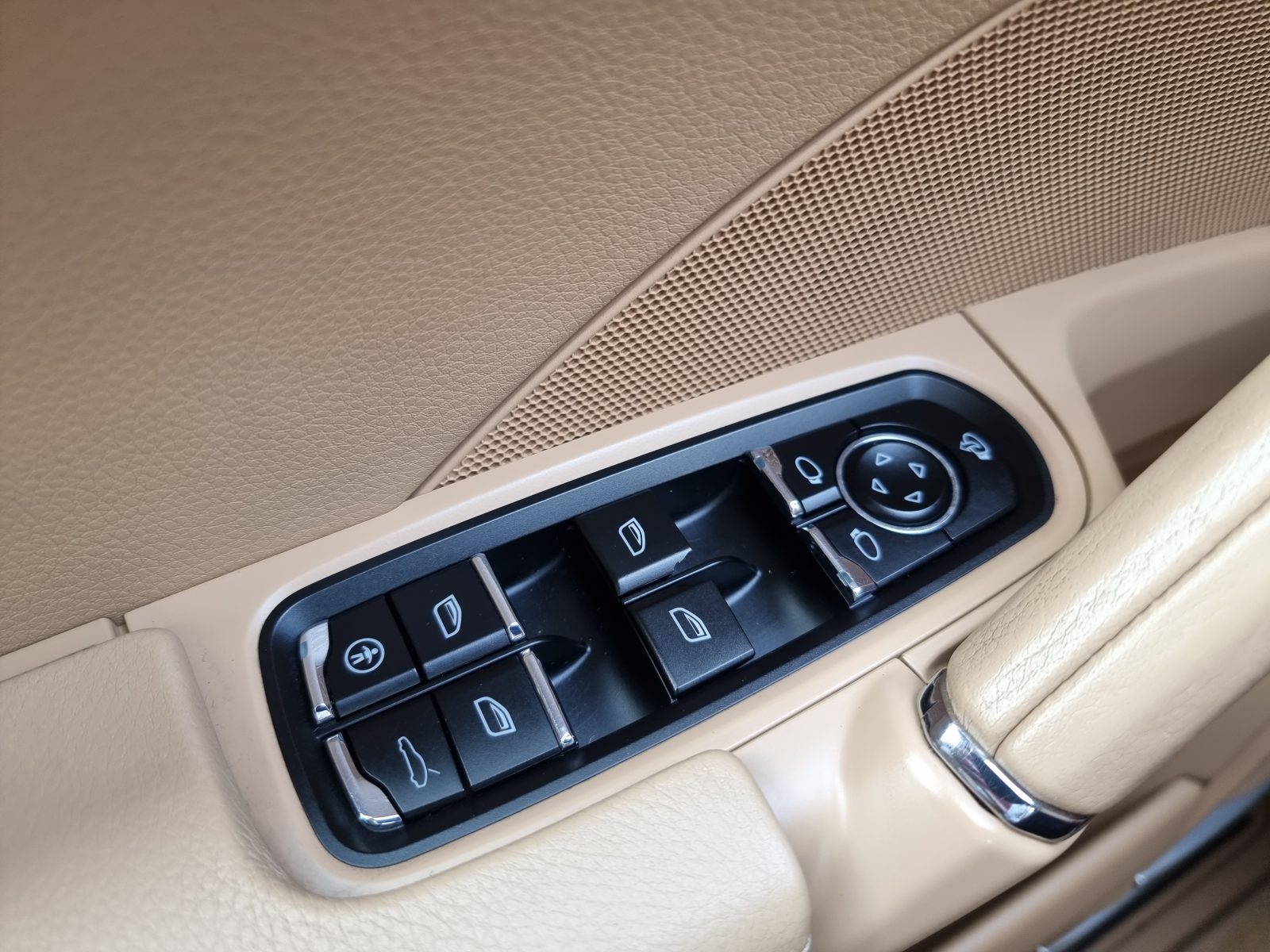 PORSCHE CAYENNE, 3.0 DIESEL, 239 CP, AN 2011, EURO 5       RATE-LIVRARE-GARANTIE