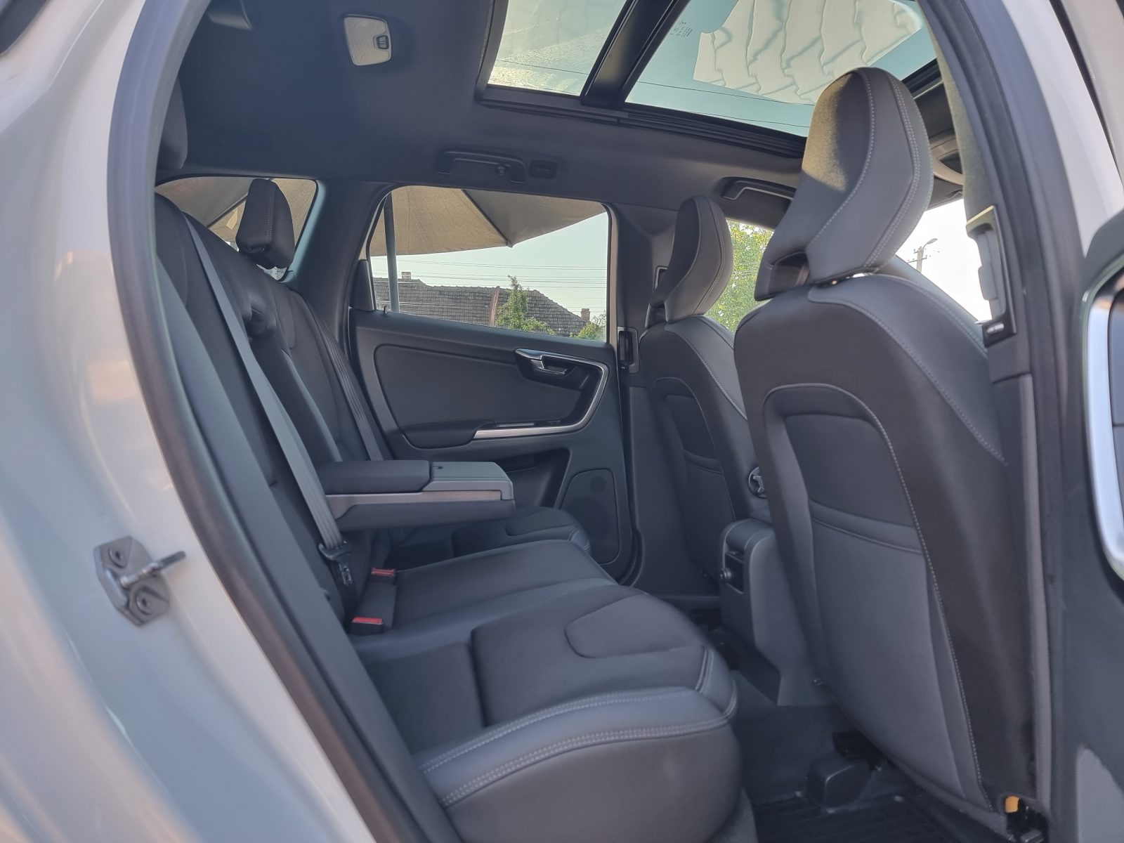 VOLVO XC60 4X4, 2.4 DIESEL, 163 CP, AN 2013, EURO 5        RATE-LIVRARE-GARANTIE