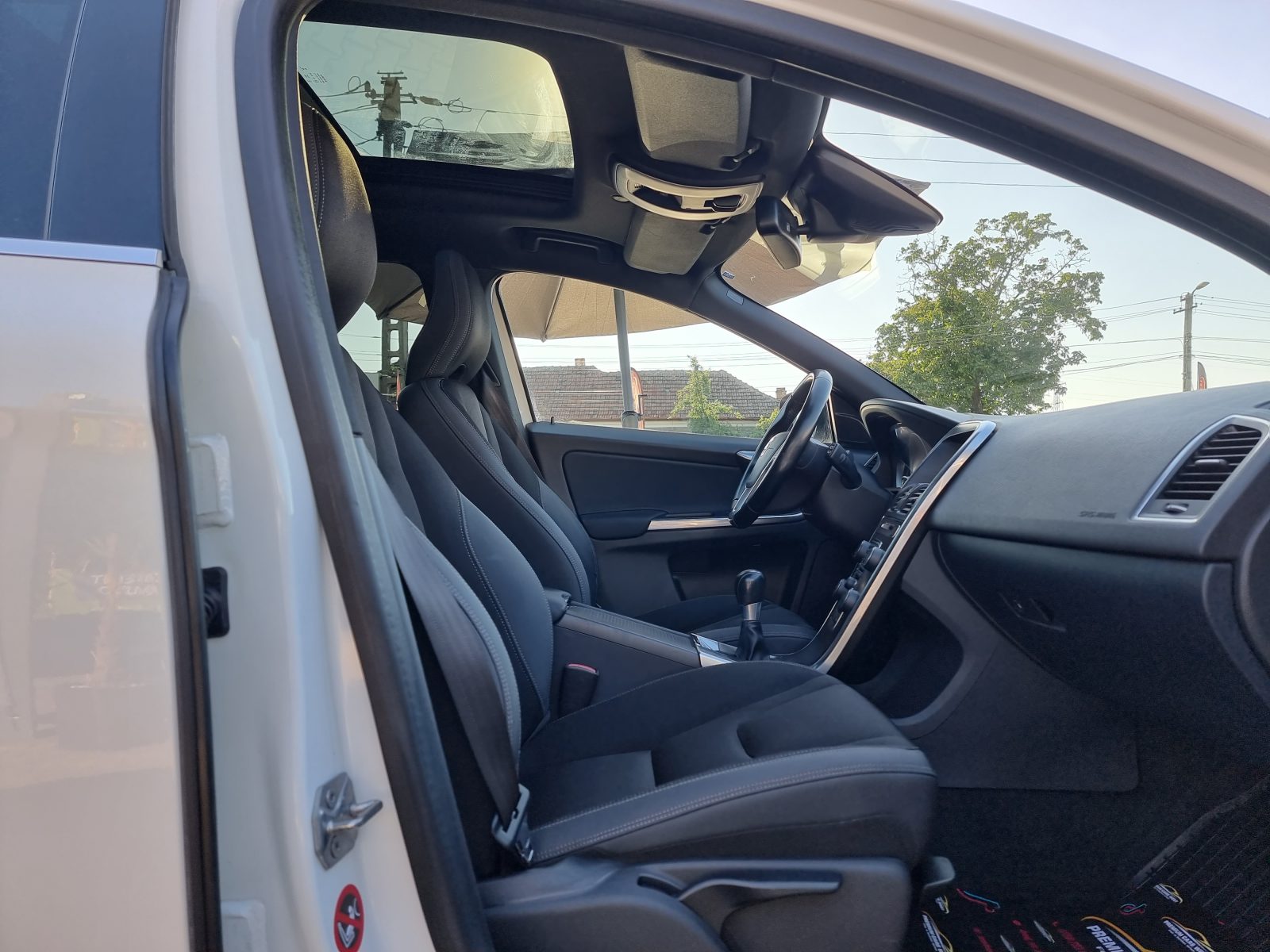 VOLVO XC60 4X4, 2.4 DIESEL, 163 CP, AN 2013, EURO 5        RATE-LIVRARE-GARANTIE