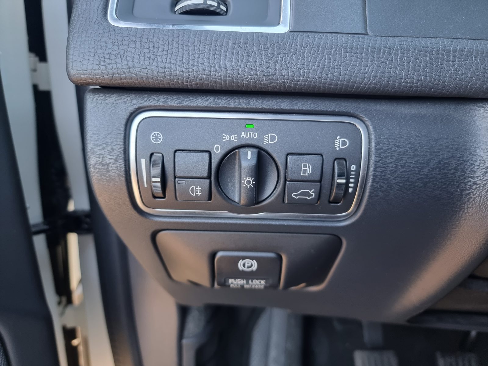 VOLVO XC60 4X4, 2.4 DIESEL, 163 CP, AN 2013, EURO 5        RATE-LIVRARE-GARANTIE