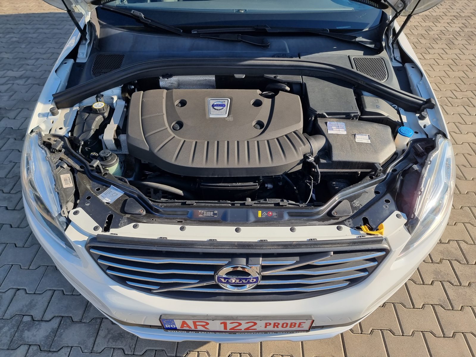VOLVO XC60 4X4, 2.4 DIESEL, 163 CP, AN 2013, EURO 5        RATE-LIVRARE-GARANTIE