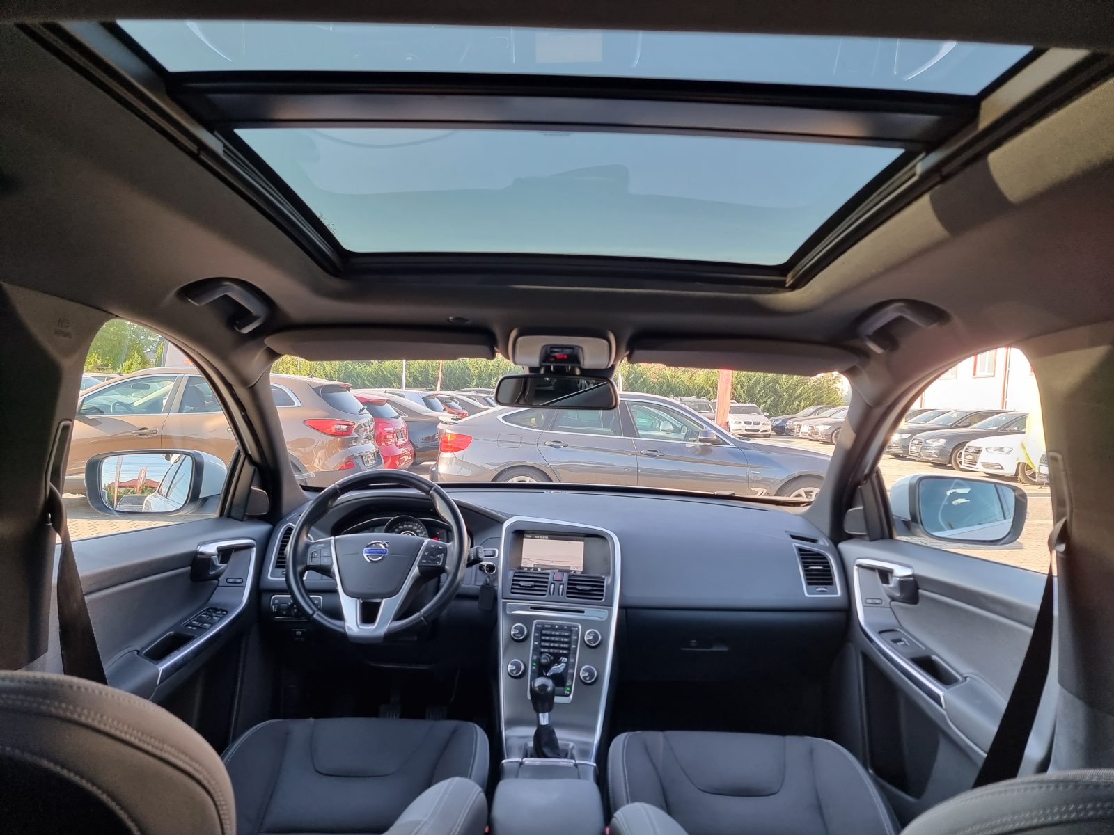 VOLVO XC60 4X4, 2.4 DIESEL, 163 CP, AN 2013, EURO 5        RATE-LIVRARE-GARANTIE