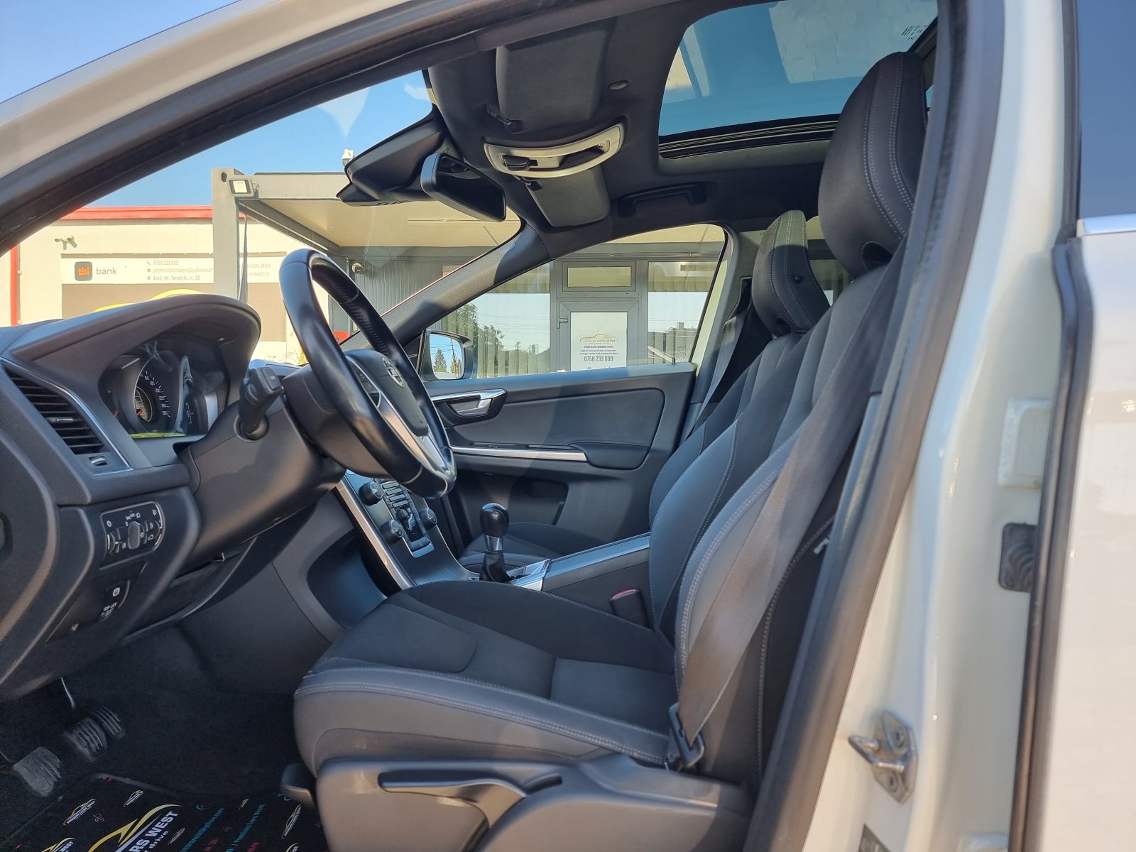 VOLVO XC60 4X4, 2.4 DIESEL, 163 CP, AN 2013, EURO 5        RATE-LIVRARE-GARANTIE