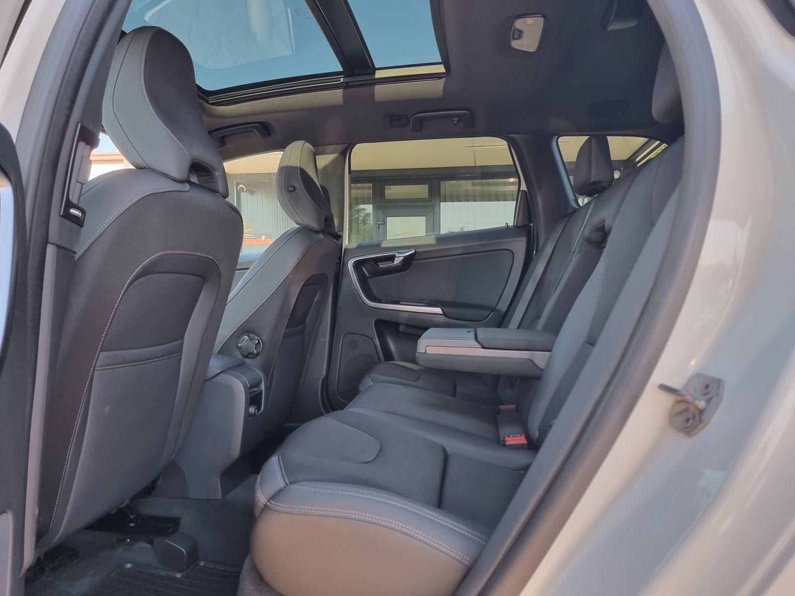VOLVO XC60 4X4, 2.4 DIESEL, 163 CP, AN 2013, EURO 5        RATE-LIVRARE-GARANTIE