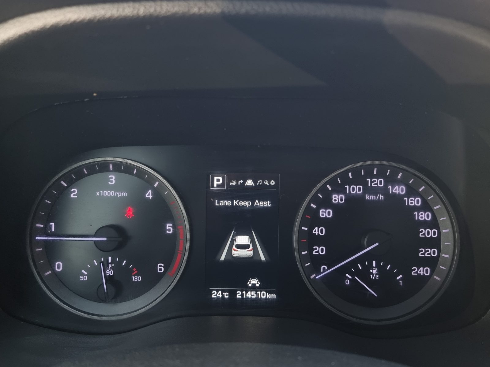 HYUNDAI TUCSON 4X4, 2.0 DIESEL, 185 CP, AN 2016, EURO 6        RATE-LIVRARE-GARANTIE